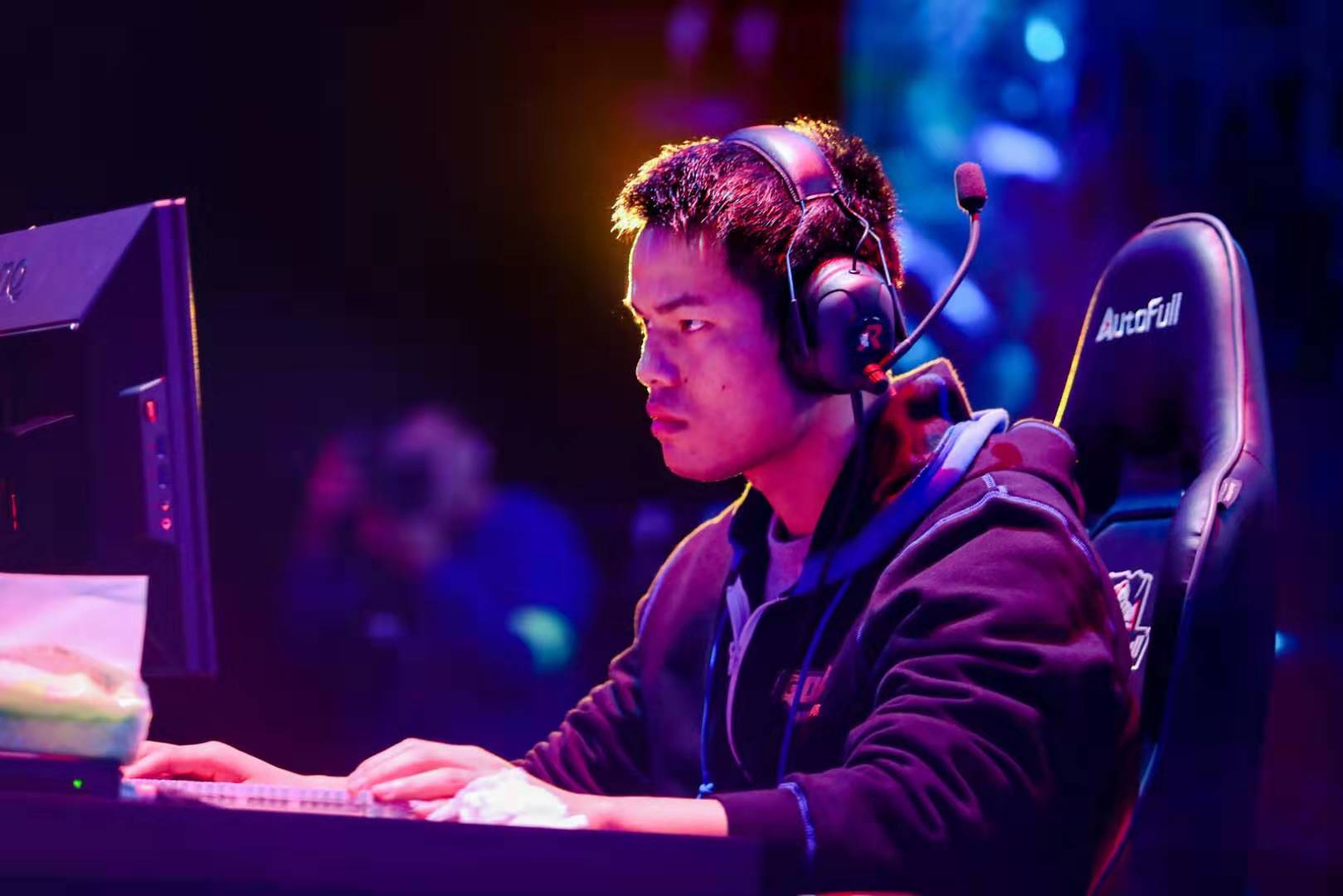 亮得刺眼 亮得刺眼